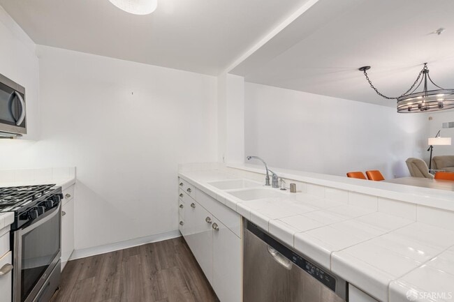 Building Photo - 600 Chestnut St