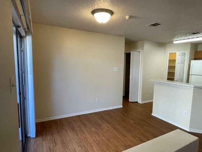 Building Photo - 7209 Aldea Dr