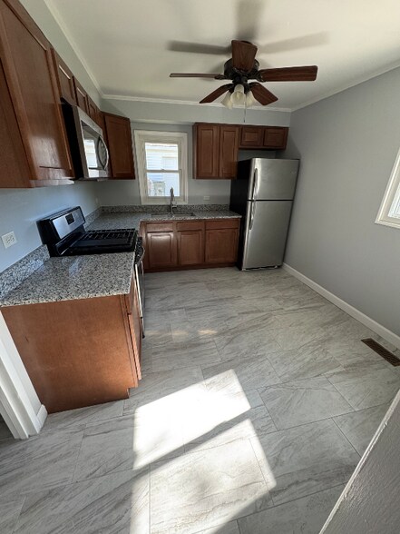 Building Photo - 437 Navajo St