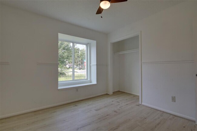 Building Photo - 15803 Pryor Dr