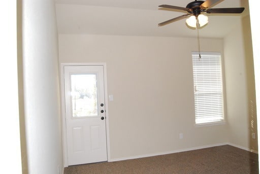 Building Photo - Beautiful 3 Bedroom Duplex Located in Gran...