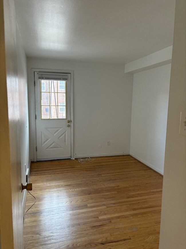 2nd room with door to deck - 5481 Quentin St