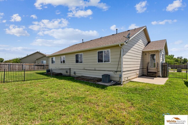 Building Photo - 3 bedroom 2 bath  - NE Wichita ***$200 Off...