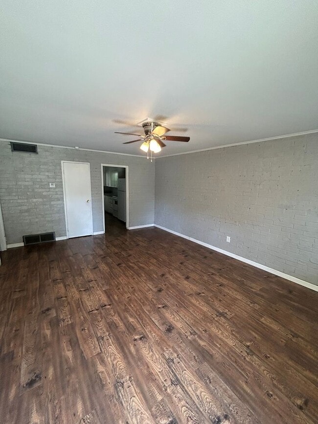 Building Photo - 400-402 Dyer