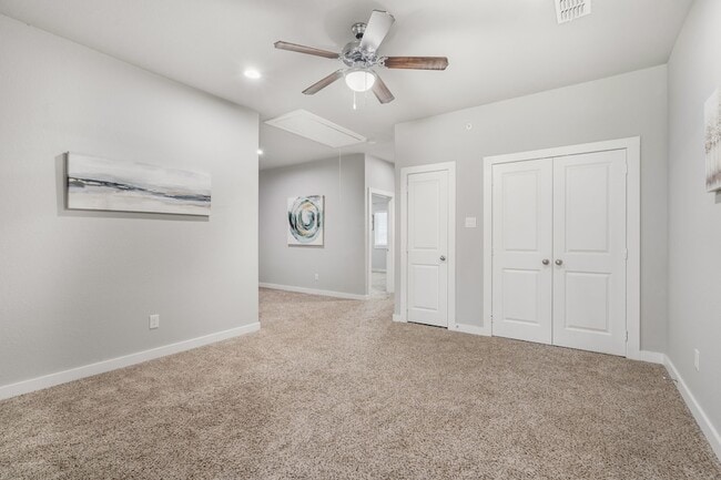 Building Photo - 5871 Rivendell Dr