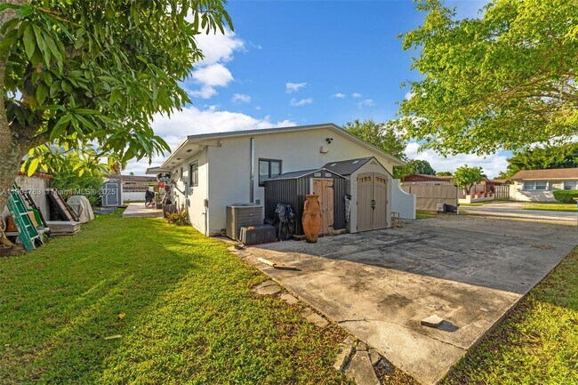 Building Photo - 10364 SW 6th St