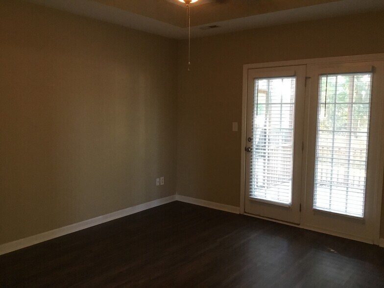 Building Photo - 636 Long Melford Dr
