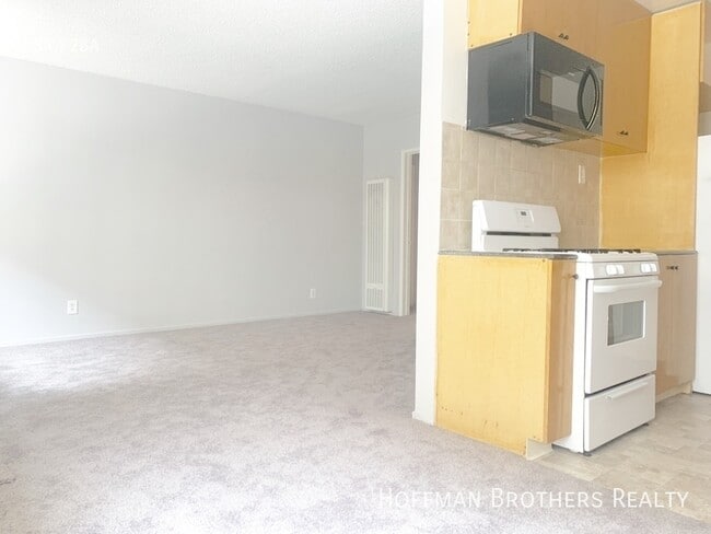 Building Photo - 2311 S Bentley Ave