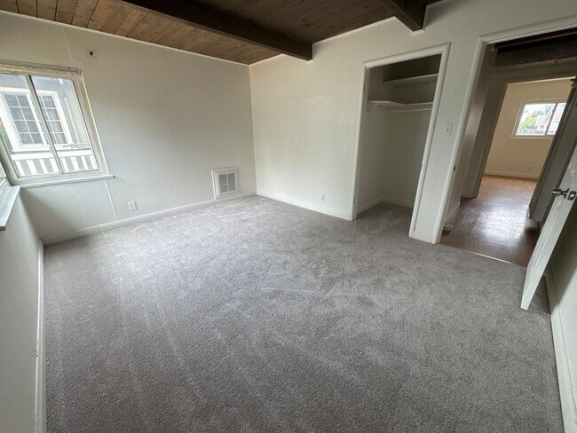 Building Photo - AVAILABLE! OPEN HOUSE SUNDAY 4:30-6:00 PM