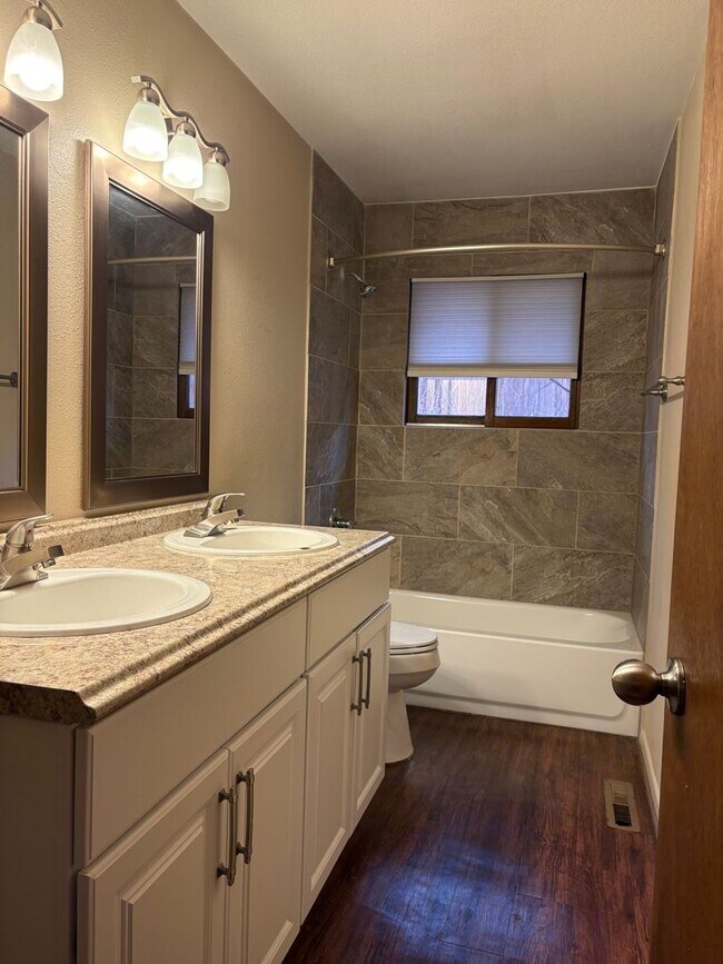 Building Photo - 3109 Forysthia Blvd - 3 bed 3 bath Home