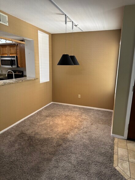 dining area - 11011 N 92nd St