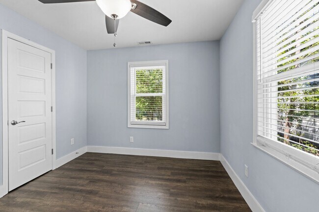 Building Photo - Beautiful 2 bedroom, 1 bath home near Downtown Durham, High-end Finishes and fenced-in backyard!