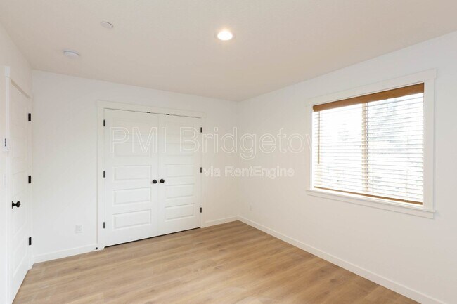 Building Photo - 6506 SE 63rd Ave