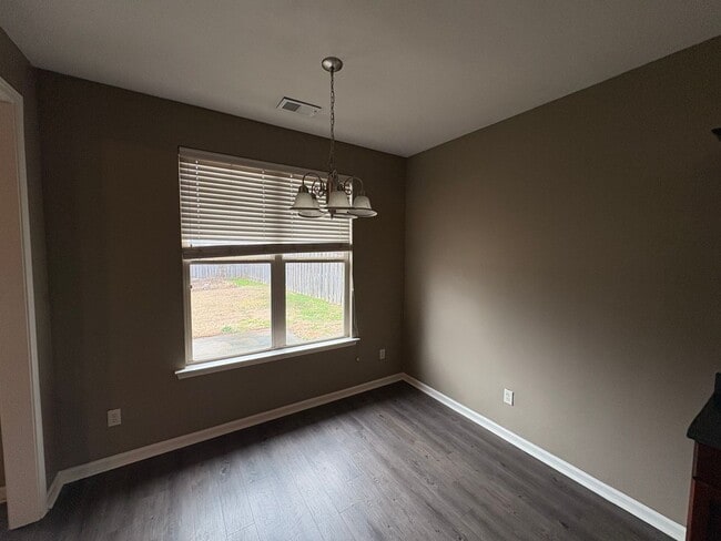 Building Photo - For rent