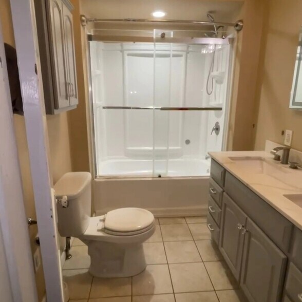 Building Photo - 409 N 5th St