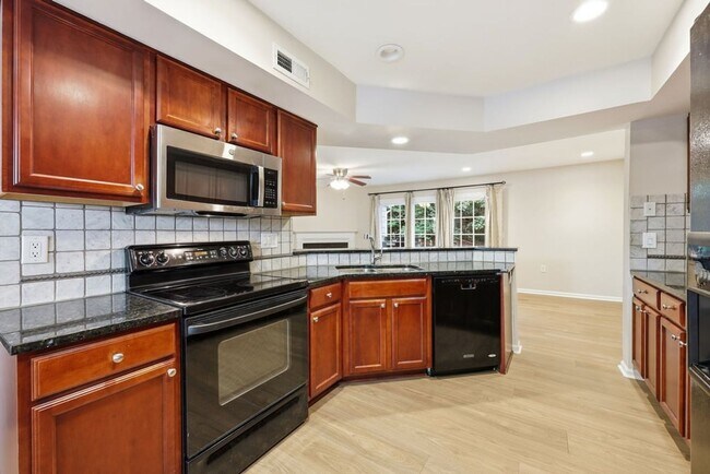 Building Photo - Modern 3BD, 2.5BA North Raleigh Townhome with Upgrades in a Prime Location Near Top Shopping, Din...