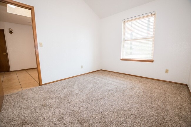 Building Photo - Contemporary home with 3 bedrooms, 2 bath, 2 car garage, A/C, Fenced Yard