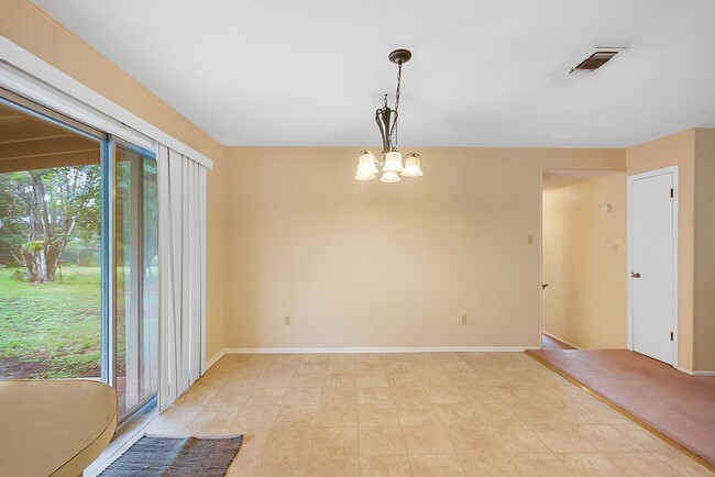 Building Photo - Charming 2-Bed Retreat Near Landa Park & t...
