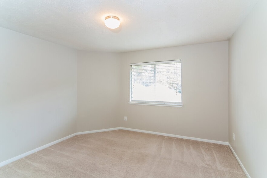 Building Photo - 15526 Oxenford Dr
