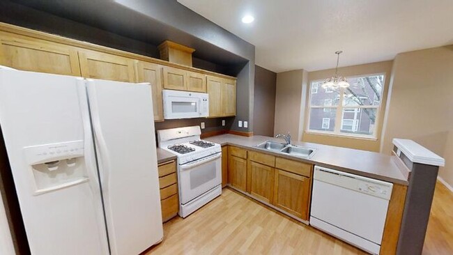 Building Photo - Move-in Ready! Dual Master Bedrooms in a L...