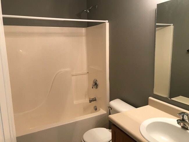 Building Photo - Plainfield - 3 BR + loft