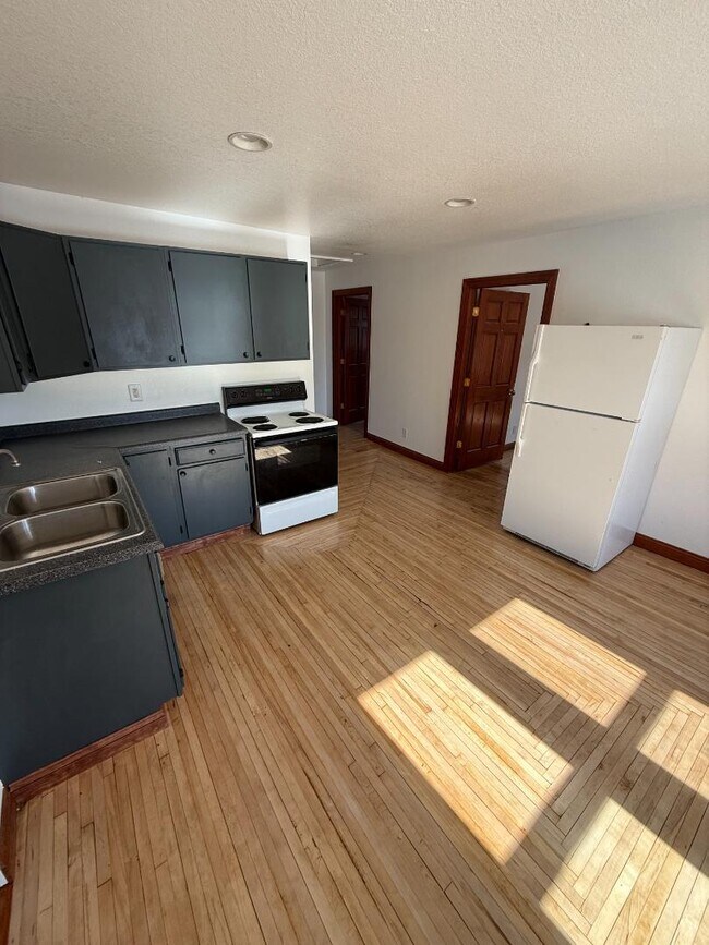 Building Photo - 1103 West Dr