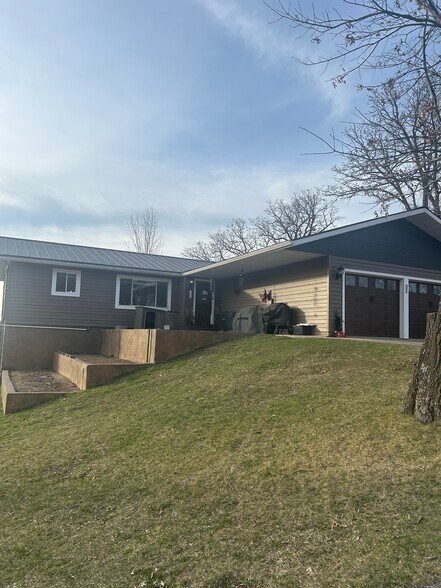 Building Photo - W4730 County Road B