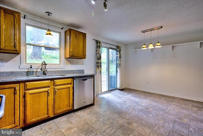Building Photo - 342 Sherry Ln