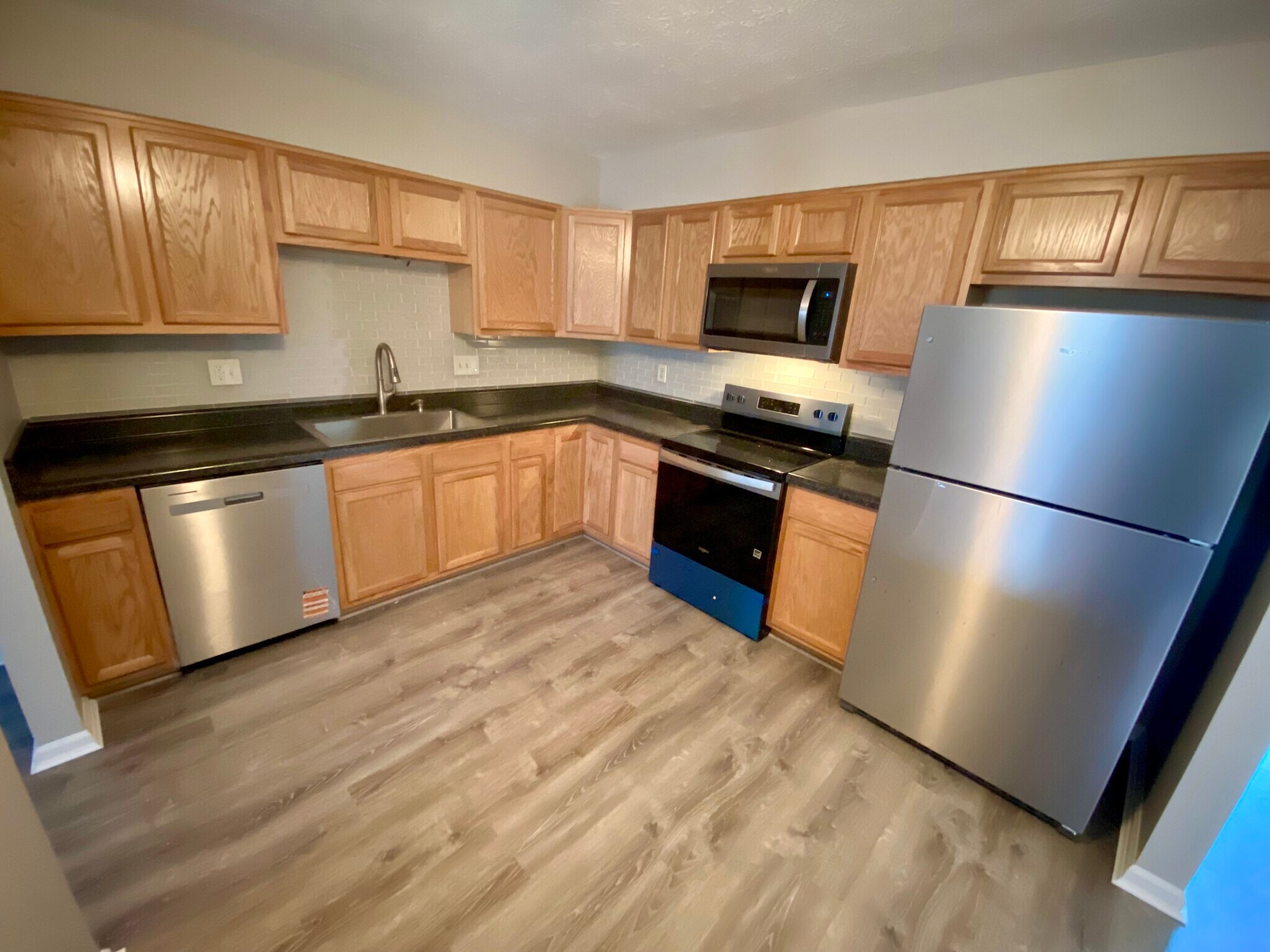 Building Photo - 806 Trustway Ct