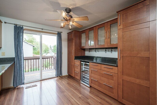Building Photo - 3 Bedroom 2.5 Bath with workshop and fence...