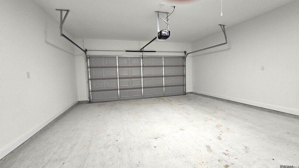 Building Photo - 9232 Asoka Ave