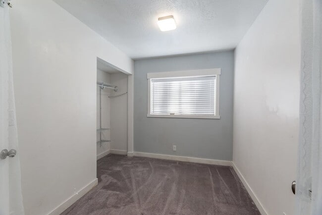 Building Photo - Updated Condo In Excellent Location!