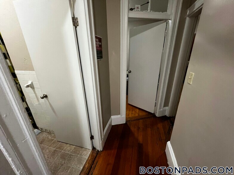 Building Photo - 6-8 Sunset St.