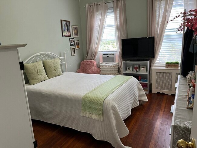 Building Photo - 454 Beech St