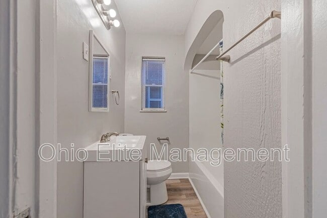 Building Photo - 987 Lilley Ave