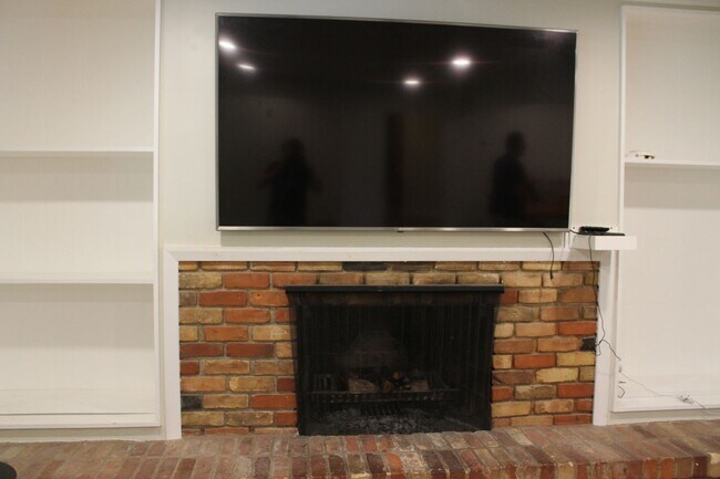 Building Photo - 996 Thrushwood Dr