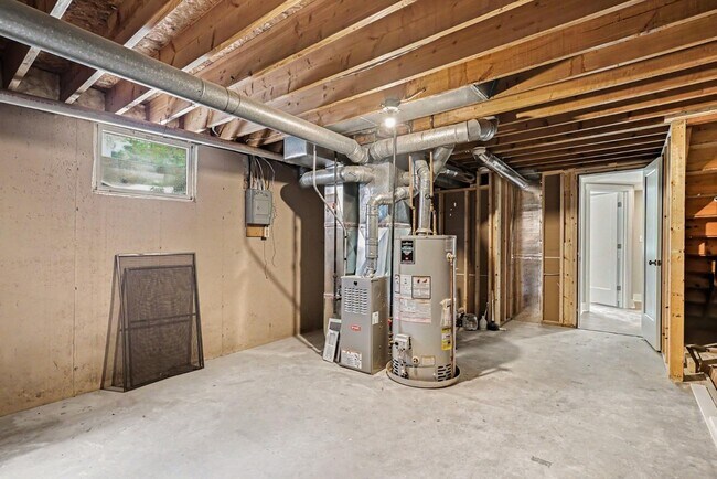 Building Photo - 132 Scotts Dr