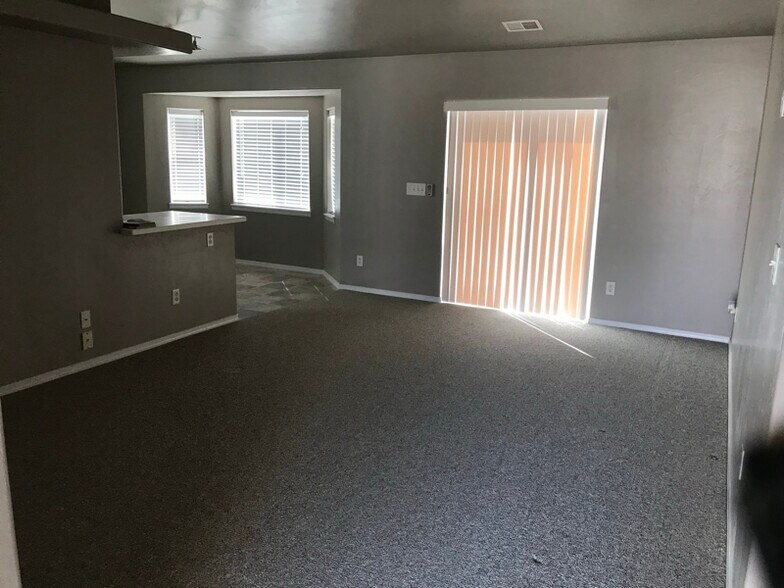 Building Photo - 1800 Draft Horse Rd