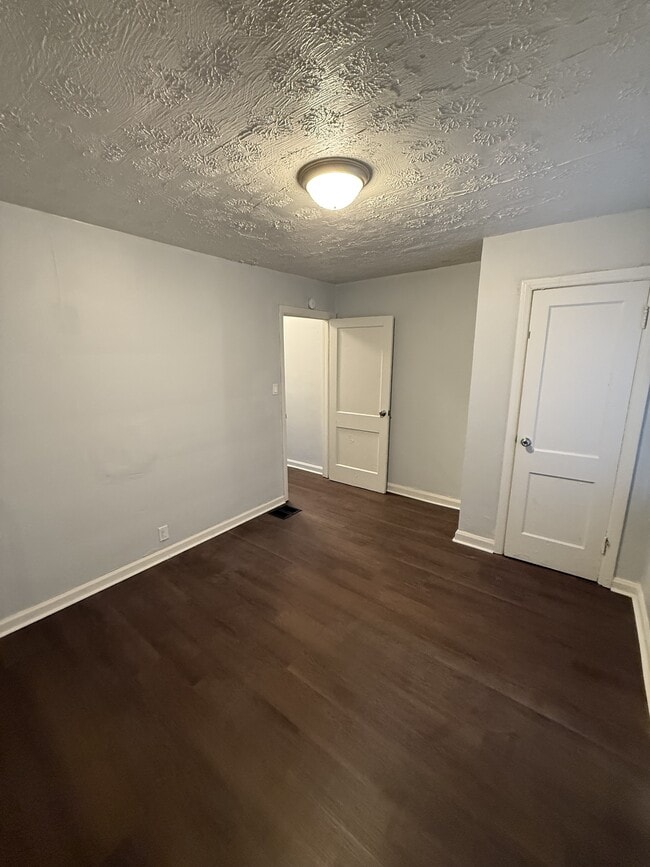 Building Photo - 3446 N Parker Ave