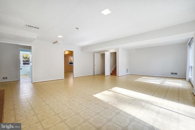 Building Photo - 6220 Robinwood Rd