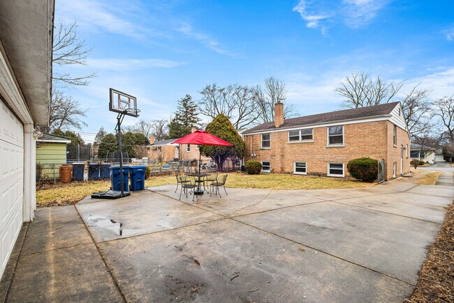 Building Photo - 331 Romona Rd