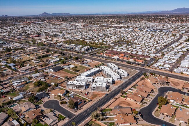 Building Photo - 432 S 32nd St