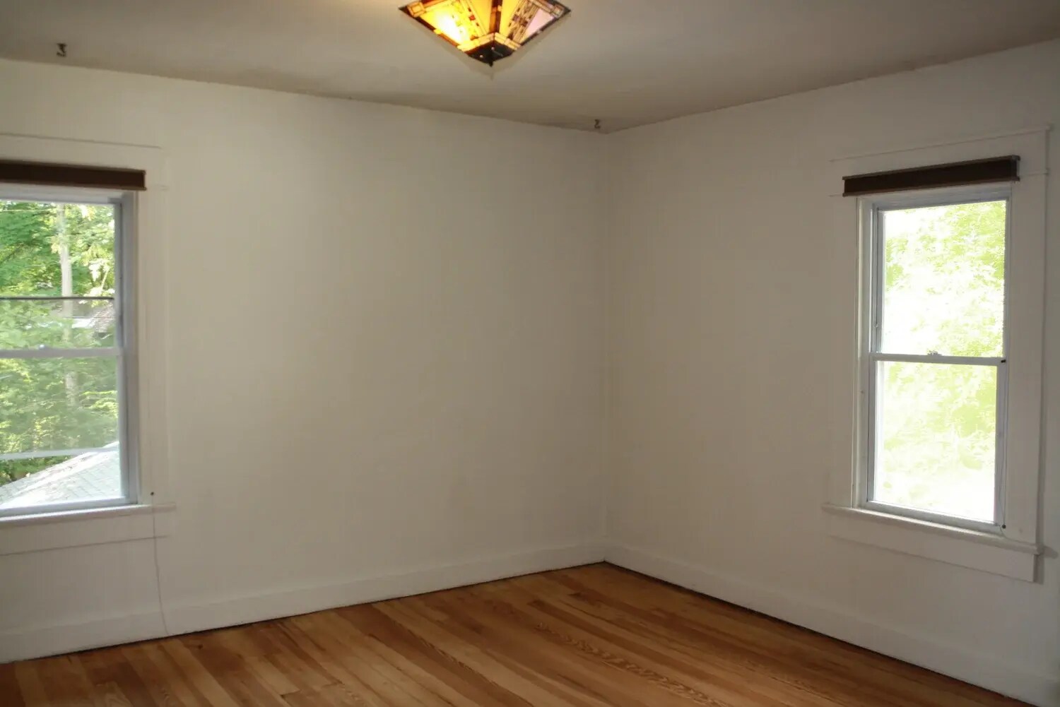 Building Photo - 1004 E 2nd St