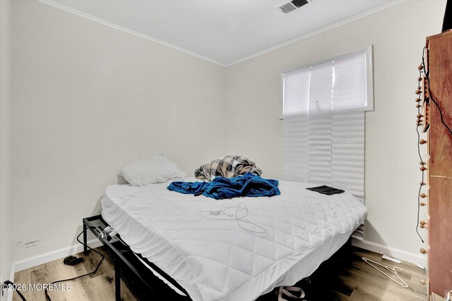 Building Photo - 972 Woodgate Ave