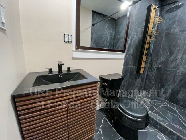 Building Photo - 4211 SW 6th Ave