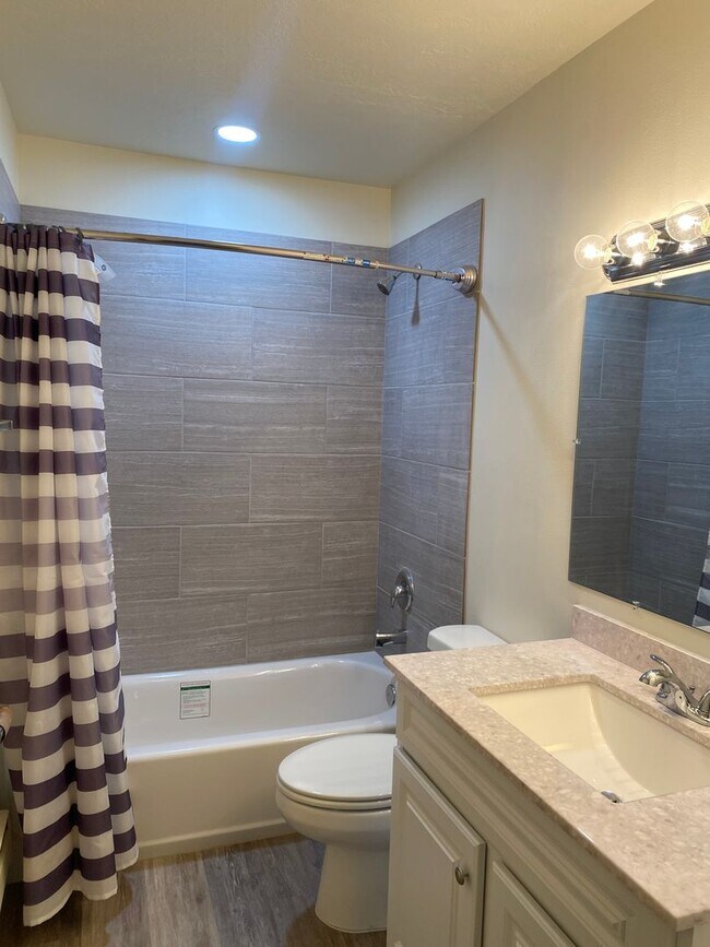 Building Photo - 836 Boyd St