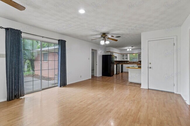 Building Photo - 1618 University Dr