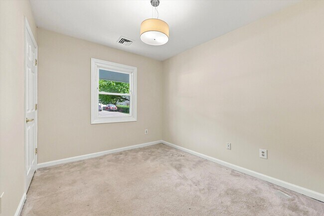 Building Photo - 27 Glover Ln