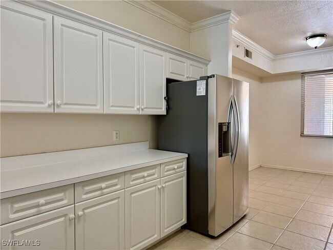 Building Photo - 8450 Kingbird Loop
