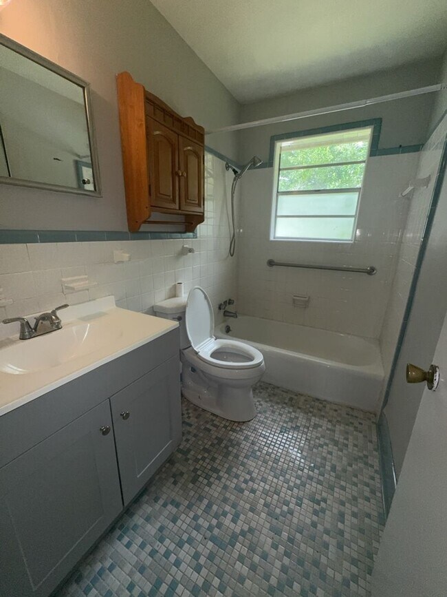Building Photo - 1117 Steve Mar Dr